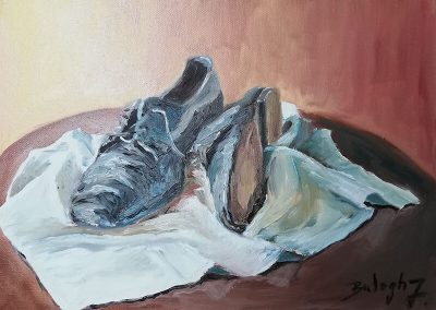 Balogh János Art_Cipők az asztalon